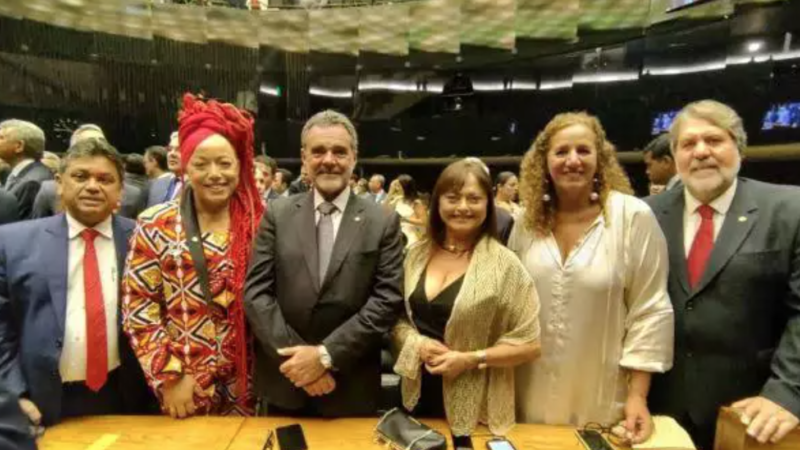 Partido que prega distribuir riqueza, PCdoB tem o maior gasto do “cotão”