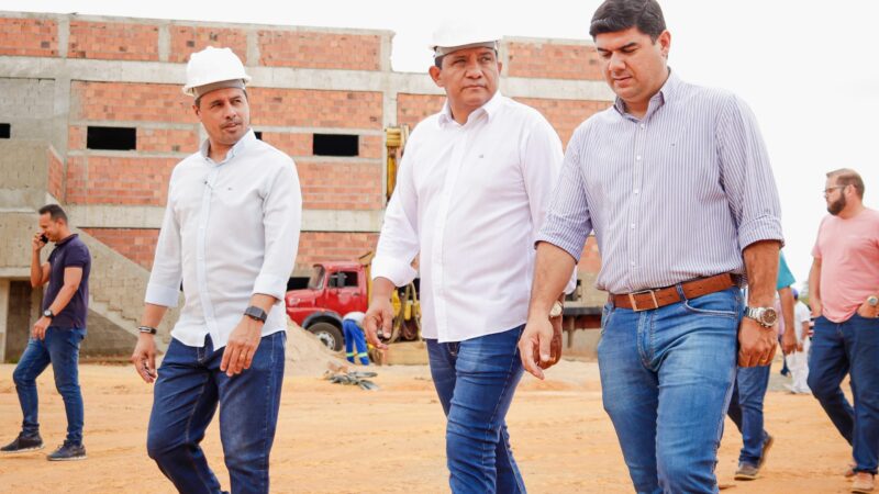 Prefeito visita canteiro de obras do Hospital Regional do Médio Sertão: obras seguem aceleradas