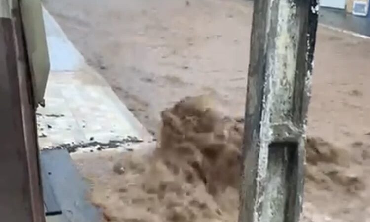 Igreja Nova registra fortes chuvas, raios e alagamentos