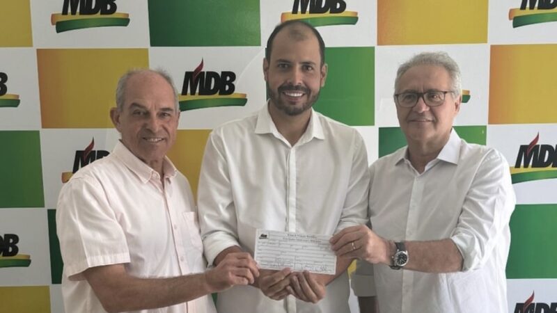 Renan Calheiros filia Emanoel Cardoso no MDB