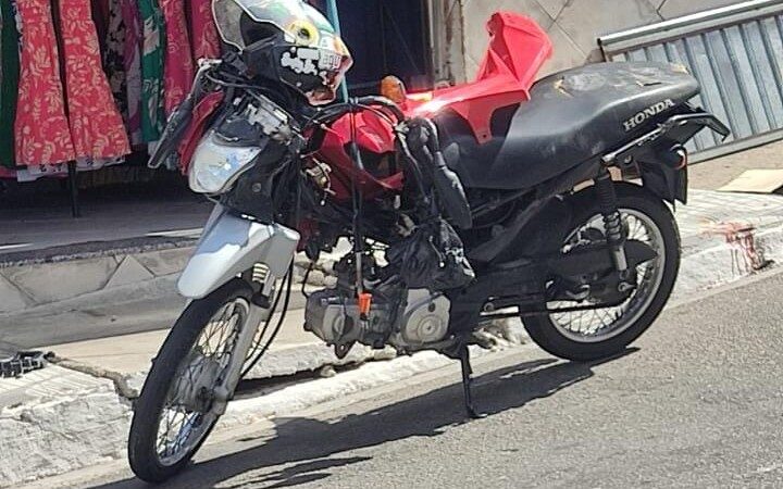Motociclista morre após ser arremessado contra muro em acidente