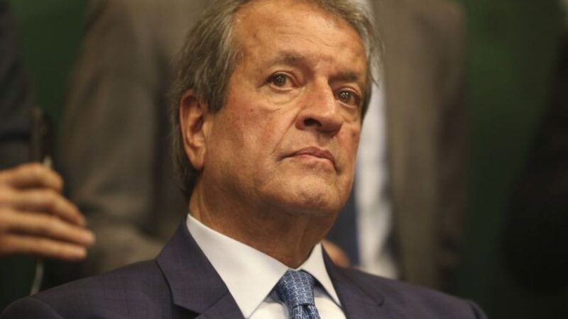 Valdemar Costa Neto é detido em flagrante, durante buscas de operação contra golpistas, por posse irregular de arma de fogo