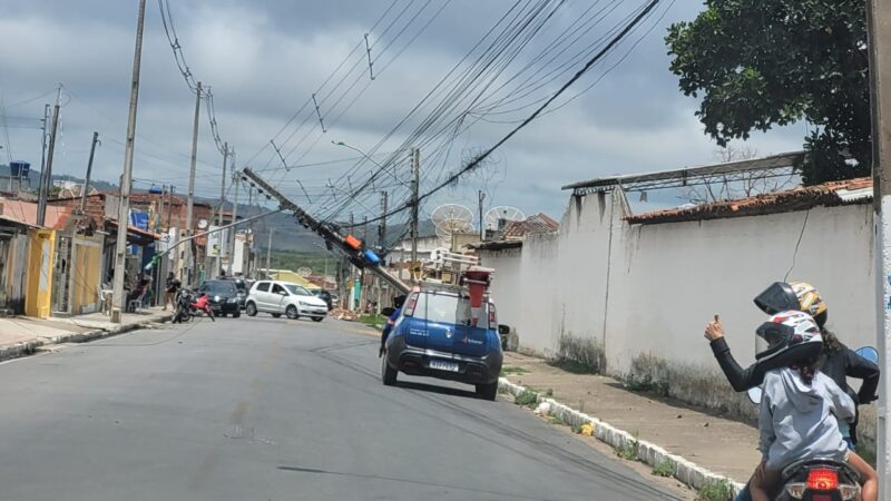 [Vídeo] Ventania causa estragos em Palmeira e deixa moradores em alerta para chuvas intensas