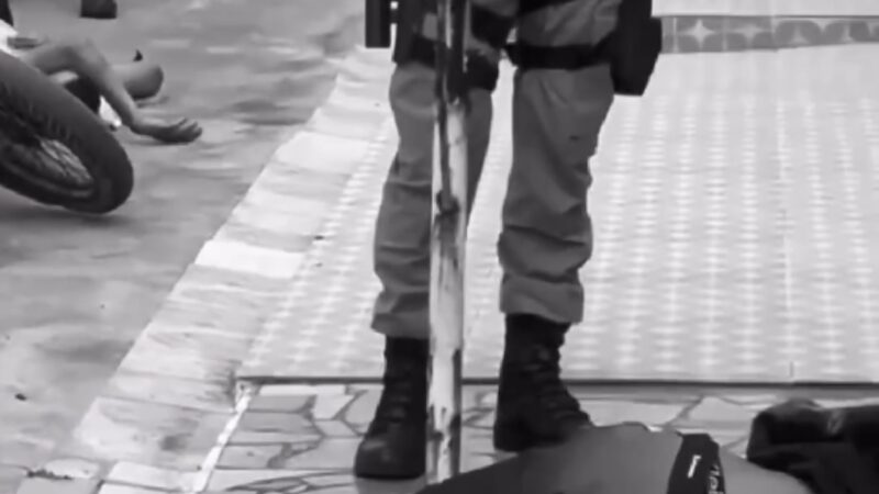 Irmãos suspeitos de assalto são baleados; mãe afirma que filhos não praticavam delitos