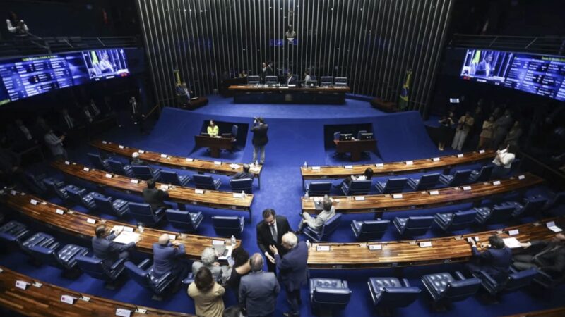 Fim da reeleição e mandato de 5 anos entram em debate no Senado
