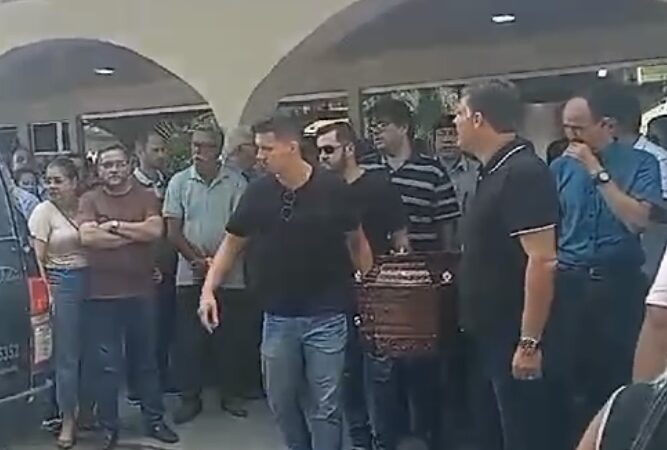 Muita comoção marca sepultamento do professor Manassés Furtado em Palmeira dos Índios