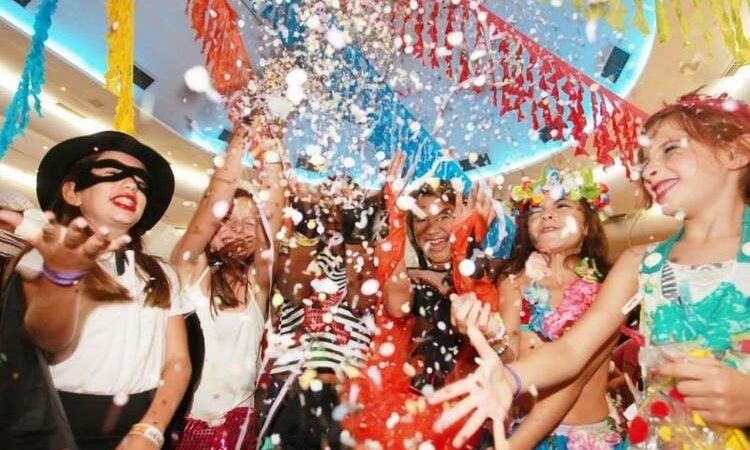 Aquarela Kids e Êxito Mais Você são as atrações das prévias de Carnaval deste sábado (3)