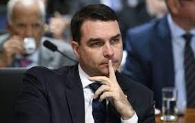 Agente da Abin demitido por vazamento de dados do caso Flávio Bolsonaro