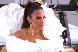 Ivete Sangalo interrompe apresentação após incidente com folião desmaiado na abertura do Carnaval de Salvador