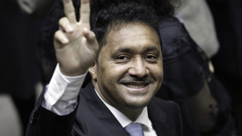 Dedo no c* e delegacia: Tiririca é acusado de importunação sexual