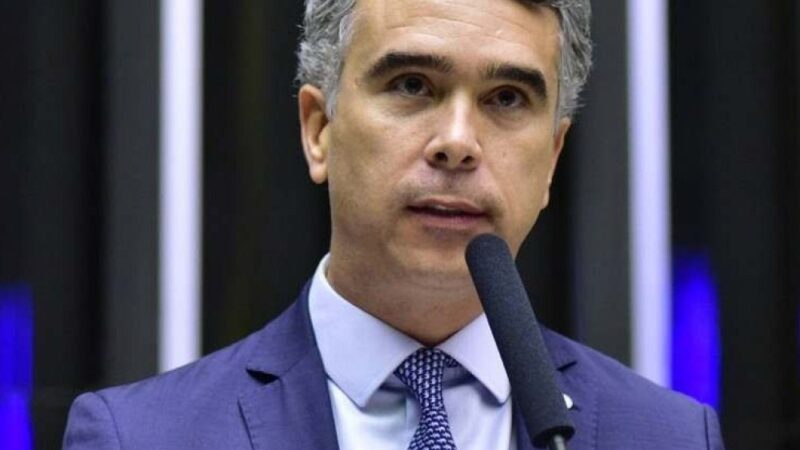 Deputado Rafael Brito adquire apartamento em Maceió, mas lavra escritura em Ibateguara