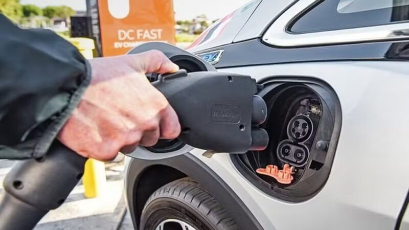 Maceió se prepara para hub de carregamento rápido de carros elétricos