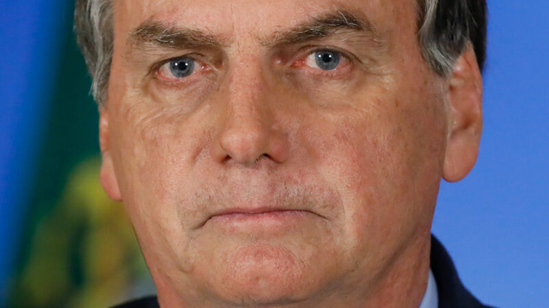 Polícia Federal indicia Bolsonaro, Cid e deputado por fraude em certificados de vacinação