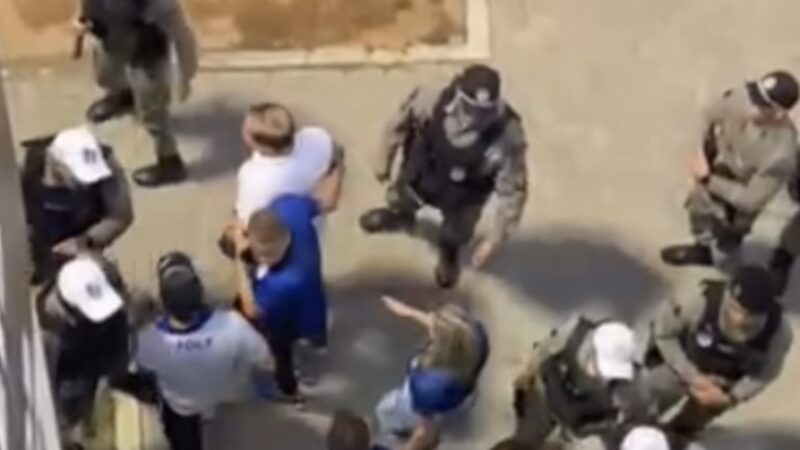 Escoltado, Rafael Tenório deixa estádio Juca Sampaio e anuncia demissão do técnico do CSA