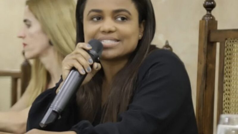 Filha de Fernandinho Beira-Mar homenageia policial militar