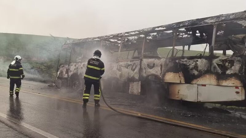 Motociclista morre em colisão com ônibus em Atalaia