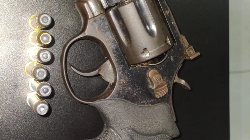 Dois indivíduos são detidos na Jatiúca