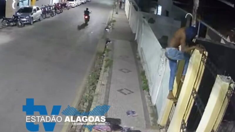 Câmeras flagram suspeito furtando residência no Centro de Palmeira dos Índios