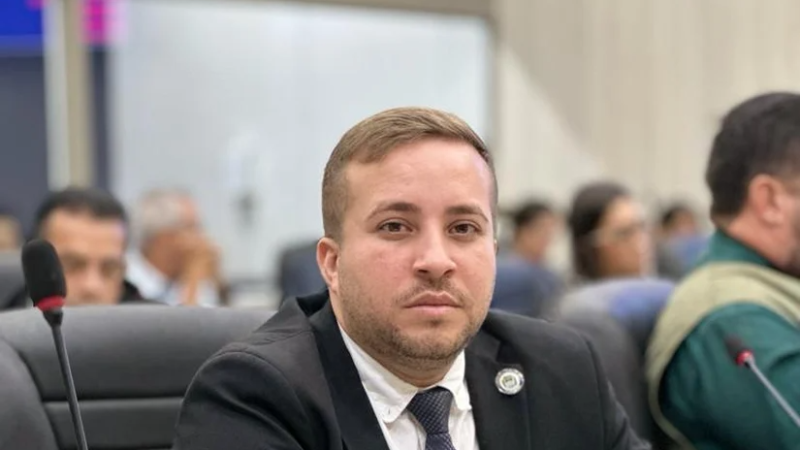 Câmara de Maceió abre investigação sobre ataques homofóbicos ao vereador Rodolfo Barros