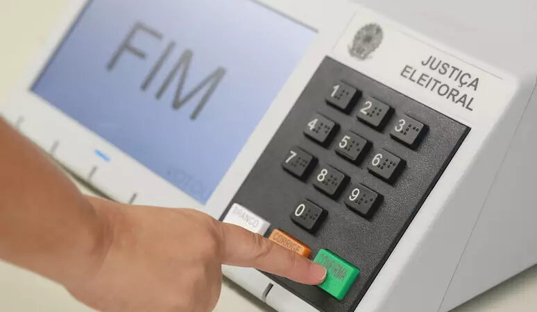 Jovens de 16 a 18 anos podem tirar 1º título de eleitor até 8 de maio