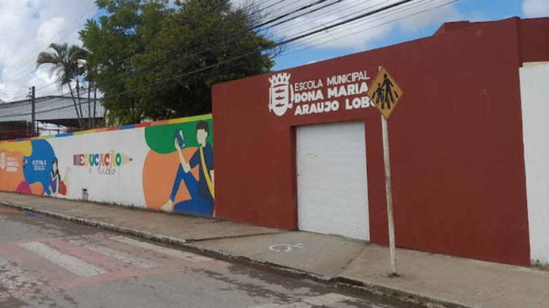 Alunos se envolvem em confusão em escola e faca é apreendida