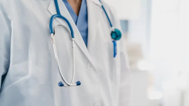 Número de médicos no Brasil cresce, mas desigualdade persiste, aponta estudo do CFM