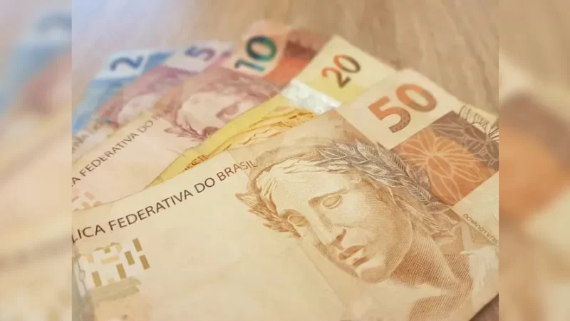 Governo Federal prevê salário mínimo de R$ 1.502 para 2025