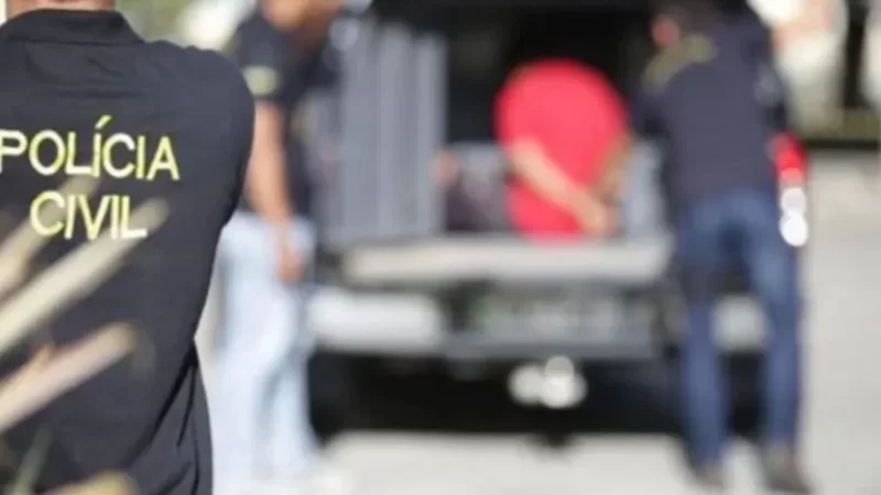 Homem mata a própria mãe e corta a mão dela para tentar sacar dinheiro