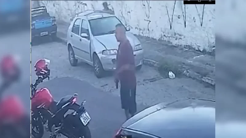 Guarda municipal é preso após ameaçar enteados com arma de fogo