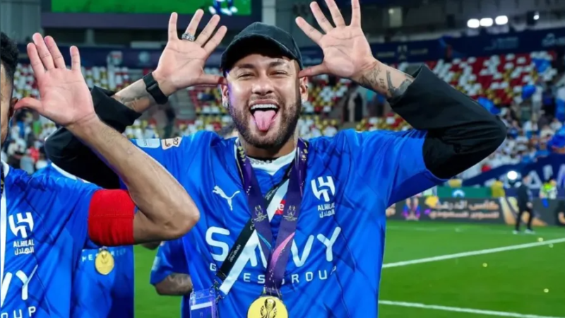 Neymar faz comentário polêmico em post que elogia Mbappé
