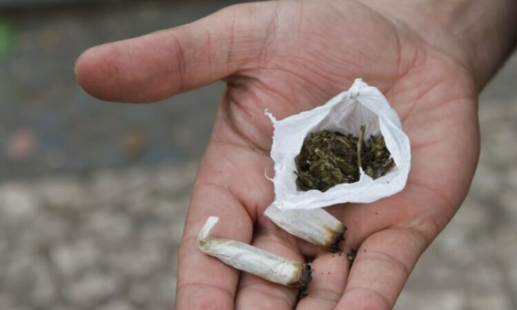 Por 53 votos a 9, Senado aprova PEC que criminaliza porte de drogas