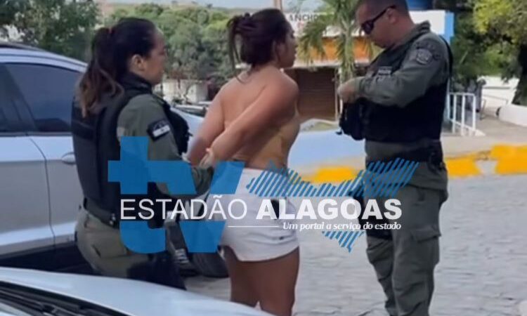 PM foi flagrada dando um tapa no rosto de uma mulher suspeita de agredir a própria filha de 11 anos
