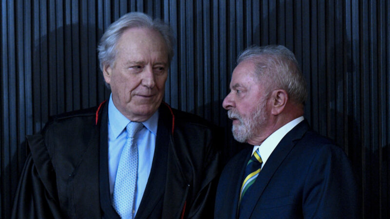 Lula veta projeto e mantém saidinhas de presos para visita a familiares