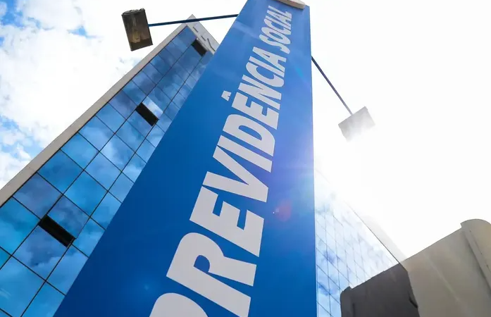 Beneficiários do INSS começam a receber o 13º a partir de quarta-feira