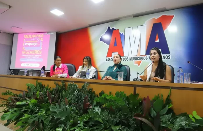 Gabi Gonçalves conta os desafios e estratégias de sua carreira política no curso