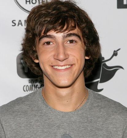 Ator de “Todo Mundo Odeia o Chris” celebra 4 milhões de seguidores nas redes sociais