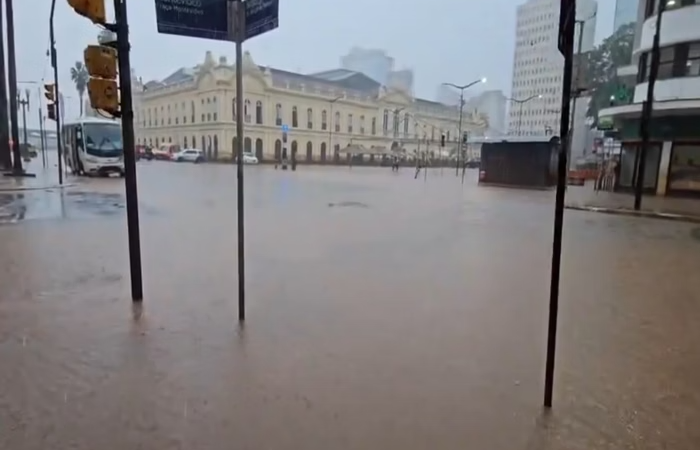 Porto Alegre: nova cheia leva à suspensão de aulas pelos próximos dias