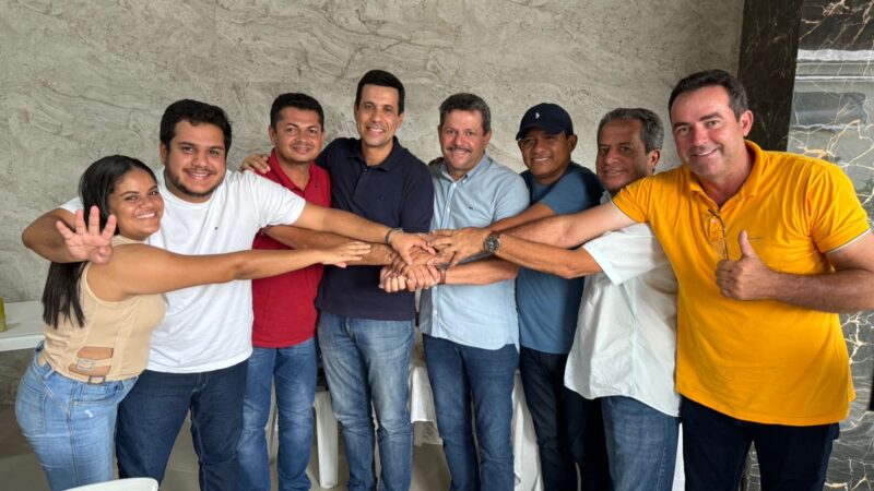 Prefeito Júlio Cézar Declara Apoio Total à Pré-Candidatura de Emílio Barros e Careca em Minador do Negrão