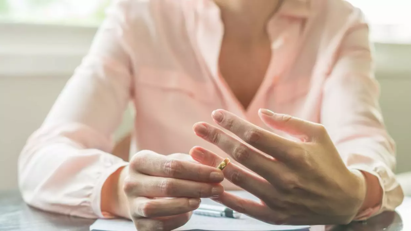 Sogros pedem indenização da ex-nora por traição ao filho, mas Justiça de SP nega