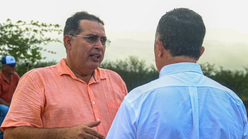 Bezerra prestigia assinatura da ordem de serviço para novo trecho do Canal do Sertão e lembra da importância da maior obra de infraestrutura hídrica de Alagoas