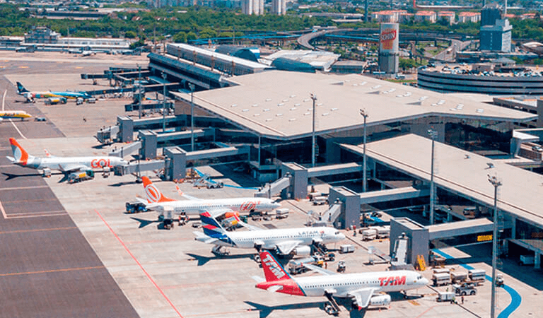 Com risco de inundação, aeroporto de Porto Alegre é fechado e voos cancelados