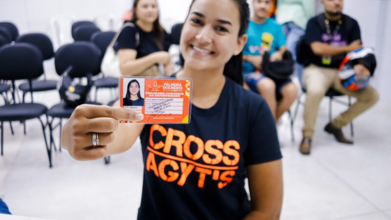 Prefeitura de Palmeira entrega 700 carteirinhas a estudantes beneficiados pelo Programa Caminhos da Universidade