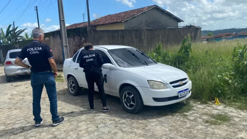 Carro roubado é recuperado com marca de facção em Rio Largo