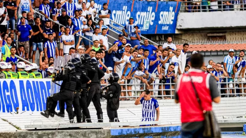 Árbitro relata arremessos de objetos e CSA pode ser multado