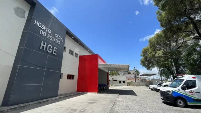 Homem é baleado na perna e abdômen enquanto seguia para a casa do pai