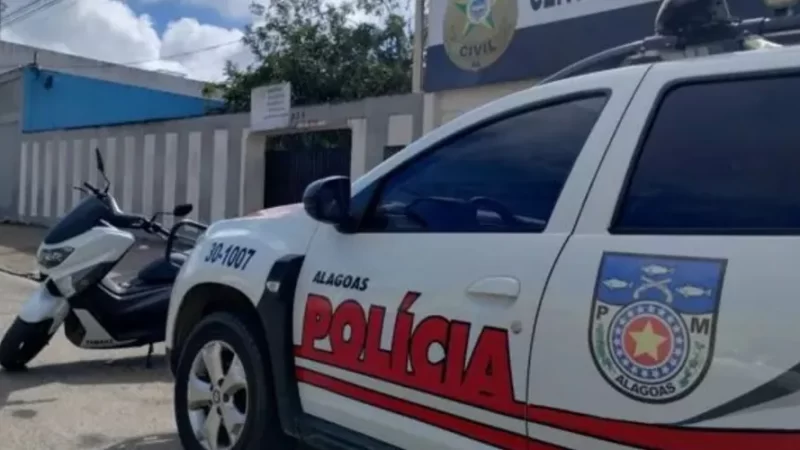 Motociclista foge da polícia, colide com carro, fratura perna e é preso