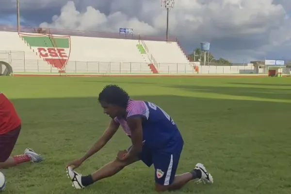 Elenco do CSE se reapresenta após longa viagem