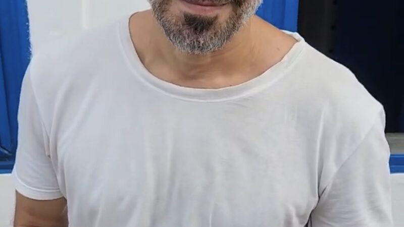 Ator Erom Cordeiro interpreta Graciliano Ramos no teatro e visita Casa Museu em Palmeira dos Índios