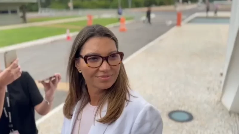 Janja se envolve em resposta à tragédia no Sul e pede atenção a mulheres