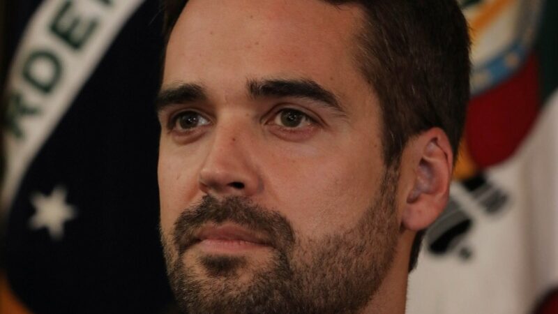 RS: Após dizer que doações podem impactar o comércio local, Eduardo Leite pede desculpas